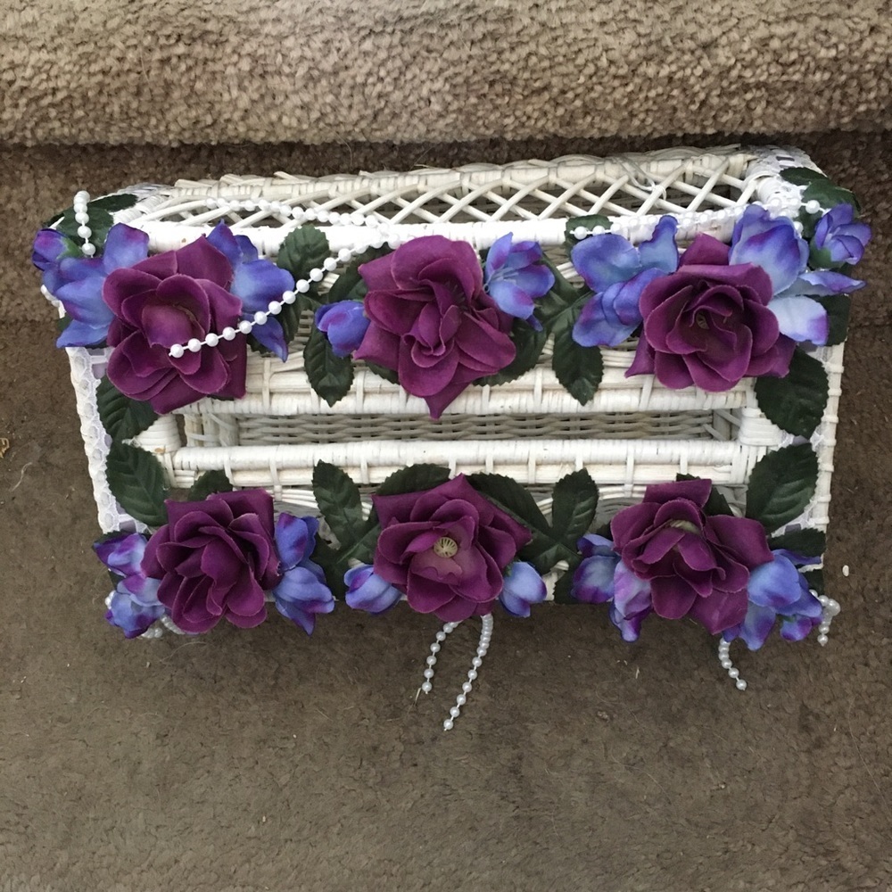 DECORATIVE white wicker tissue holder